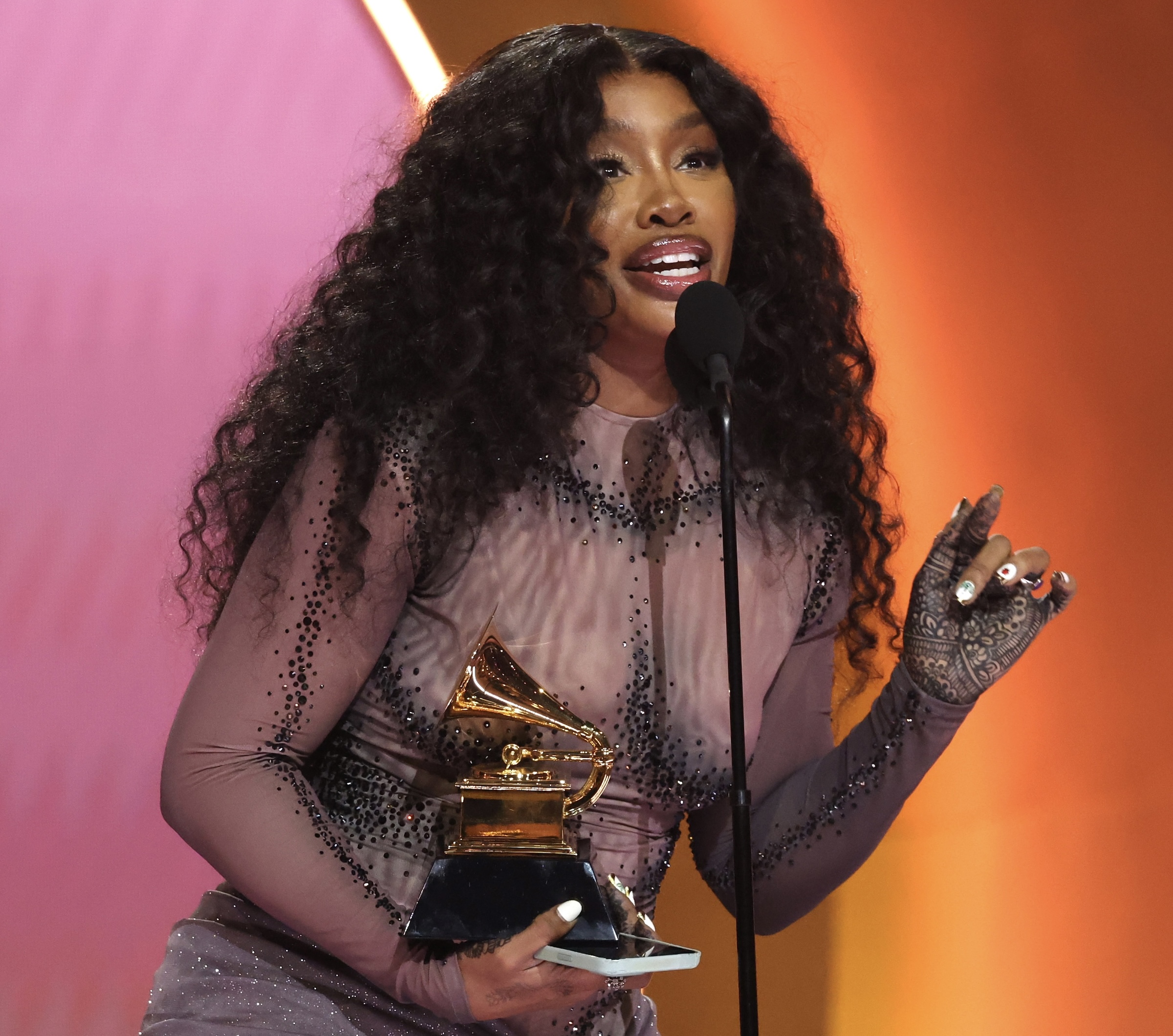 SZA Wins Best R&B Song For “Snooze” | 2024 GRAMMYs Acceptance Speech