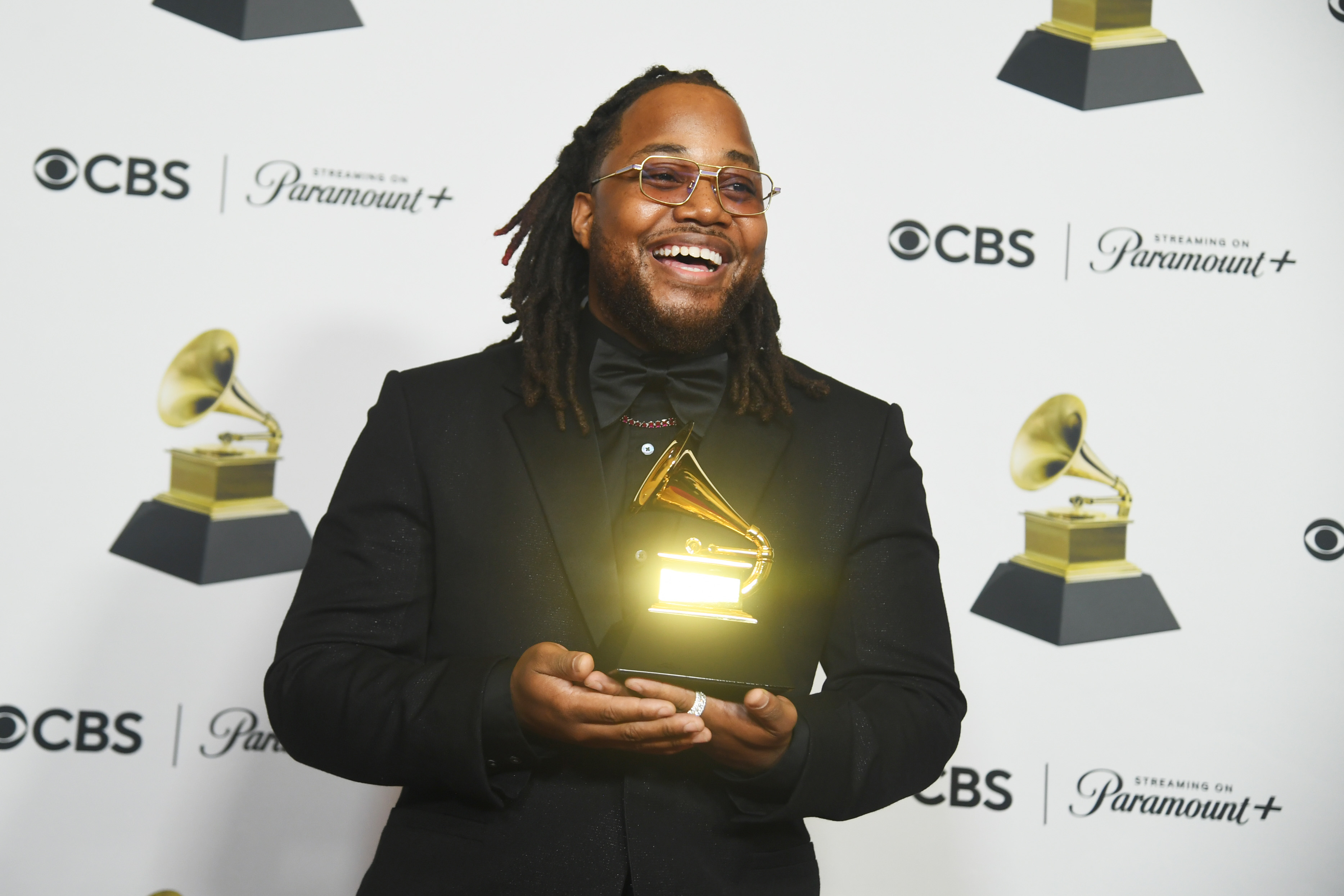 Watch Leon Thomas’ 2024 GRAMMYs Red Carpet Interview