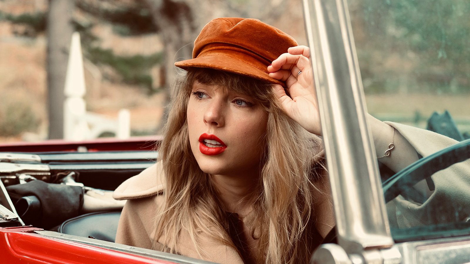 Photos of Taylor Swift Wearing Hats Before Reputation Debut